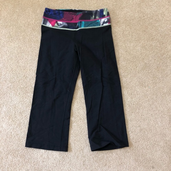 Lululemon size 4 cropped black leggings - Picture 2 of 4